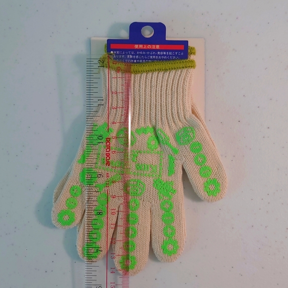 5 to 6 year-old Nylon Gloves - Picture 5 of 5